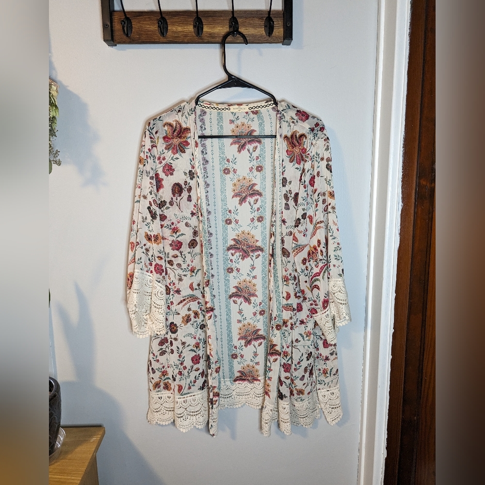 Mason and Belle Lovely Flower Patterned Lace Trimmed Cardigan
